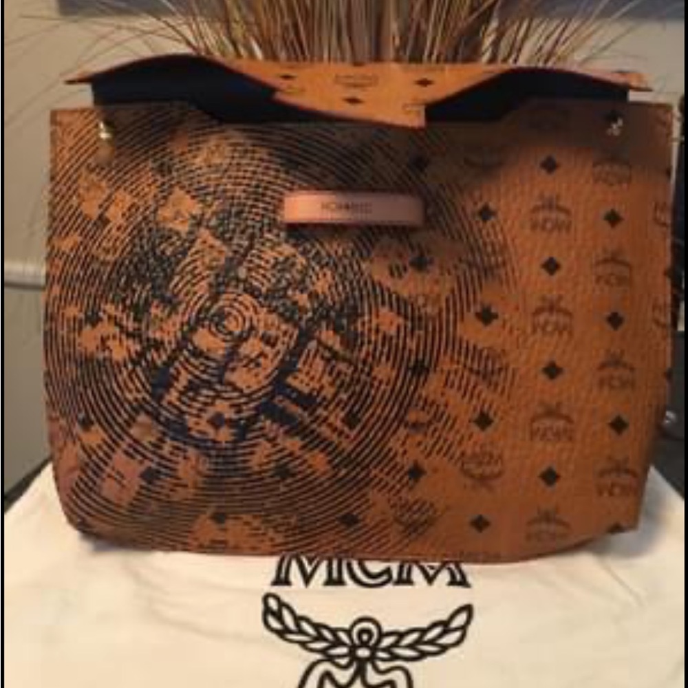 MCM XLARGE CLUTCH
